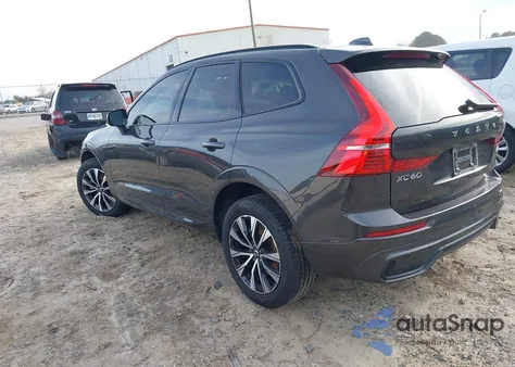 2025 Volvo Xc60 B5 Core z USA, uszkodzony, nr VIN YV4M12RJ2S1220031